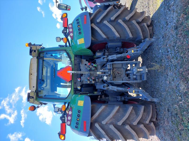 Tractors  FENDT 724 Vario Photo